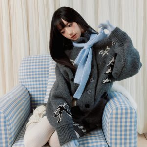 Hokkaido Winter Atmosphere Baby Blue Knitted Scarf and Gloves Set - Cozy Knit Accessories for Cold Weather Fashion
