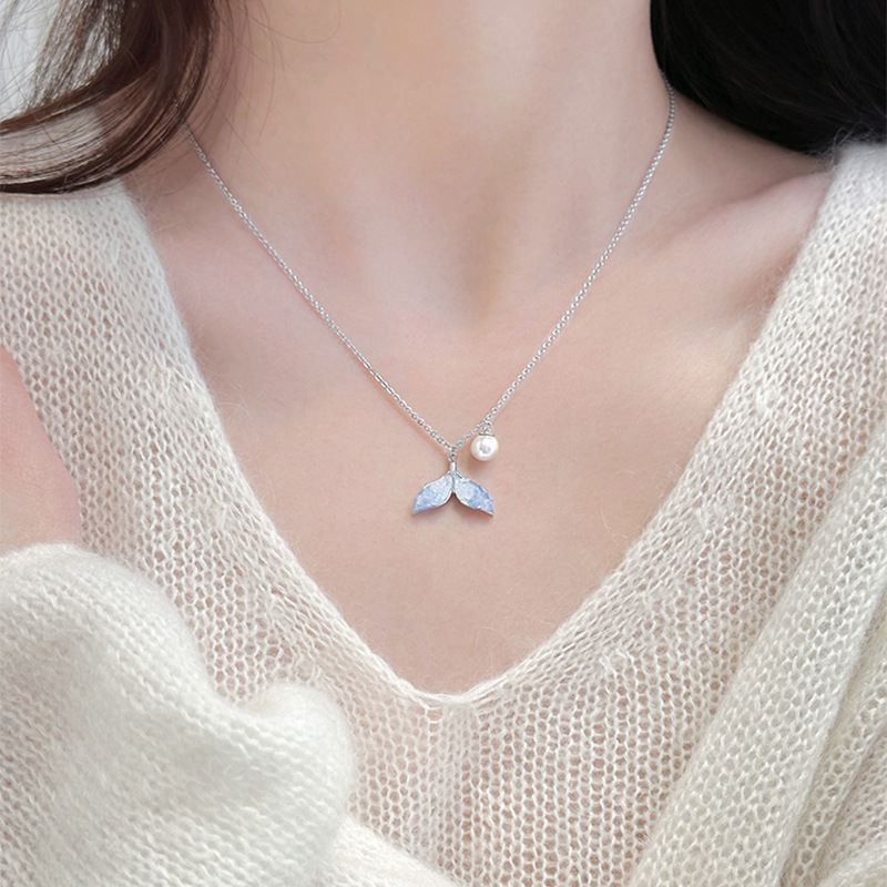 Ice Blue Fish Tail Pearl Necklace - Summer Vacation Clavicle Chain for Women, Heart Design, Versatile Temperament Accessory 2025