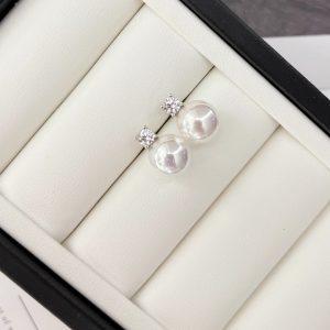 Iridescent Princess Earrings with Mirror Surface and Artificial Pearls - Elegant Seawater Inspired Design
