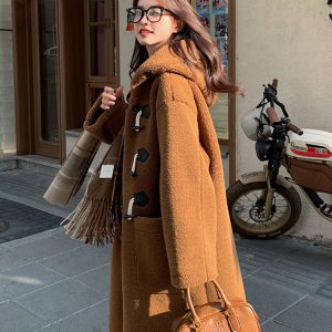 Knee-Length Korean-Style Cow Horn Buckle Lamb Wool Coat for Women, Trendy Leather and Fur Blend, Winter Fashion, Age-Reducing Look