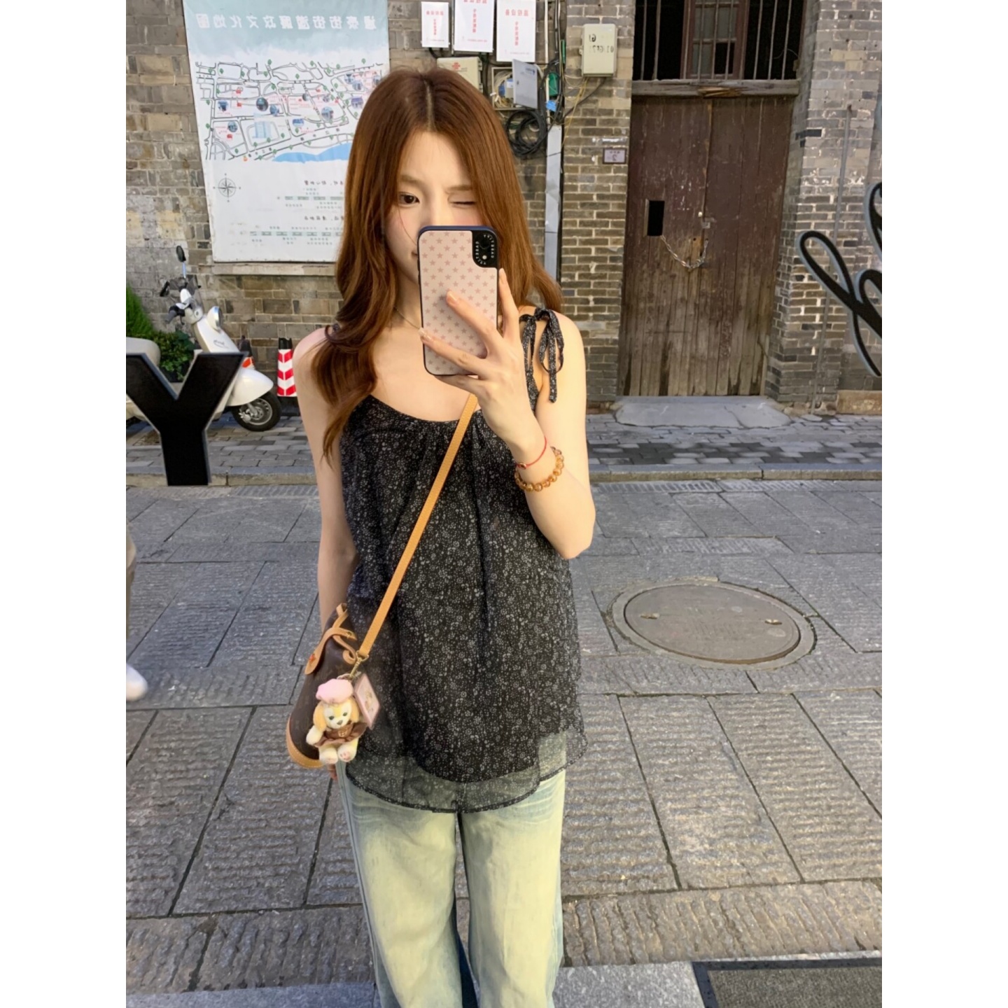 Korean-Style Black Floral Chiffon Camisole for Women - Loose, Slimming Sleeveless Summer Top with Sweet Design