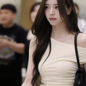 Korean Style Black Off-Shoulder Tie Strap Solid Color T-Shirt - Trendy Niche Design for Fashion-Forward Looks