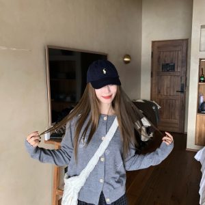 Korean Style Embroidered Knit Top for Women - All-Wool, Atmospheric Design by Young Female Illustrator
