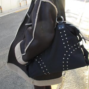 Korean Style Large Capacity Black Shoulder Bag with Retro Rivets - Versatile Motorcycle Commuter Tote for Trendy Outfits