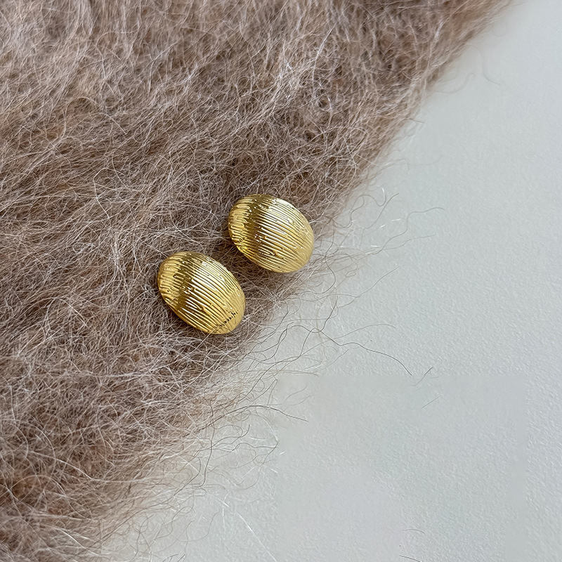 Korean-Style Minimalist Metallic Texture High-End Earrings for Women - Trendy Short Earrings with Sophisticated Vibe
