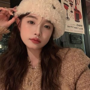 Korean Style Plush Beret Hat for Women, Autumn & Winter, Large Head Circumference, Face-Slimming Painter's Hat