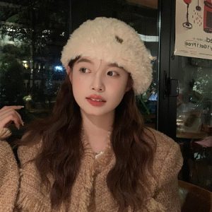 Korean Style Plush Beret Hat for Women, Autumn & Winter, Large Head Circumference, Face-Slimming Painter's Hat