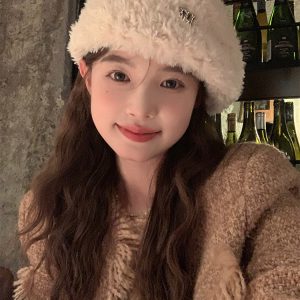 Korean Style Plush Beret Hat for Women, Autumn & Winter, Large Head Circumference, Face-Slimming Painter's Hat