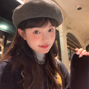 Korean Style Raccoon Fur Pom-Pom Beret Hat for Women, Large Head Circumference, Fashionable Painter's Hat, Unique Face Highlighting Design