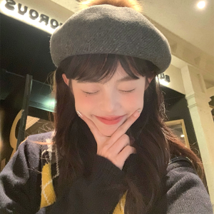 Korean Style Raccoon Fur Pom-Pom Beret Hat for Women, Large Head Circumference, Fashionable Painter's Hat, Unique Face Highlighting Design