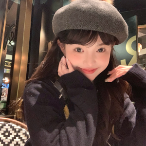 Korean Style Raccoon Fur Pom-Pom Beret Hat for Women, Large Head Circumference, Fashionable Painter's Hat, Unique Face Highlighting Design