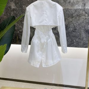 Korean Style Spring Slim Long Blazer Dress with Faux Two-Piece Design and Clever Waist-Exposing Cut for a Chic European Look