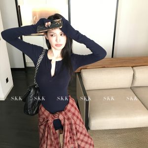 Korean Style V-Neck Knitted Body Top - Pure Desire Design with Hot Girl Shorts Set for Women - Chic Summer Fashion