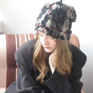 Korean-Style Vintage Distressed Bucket Hat with Holes - Retro Everyday Fashion for a Smaller Face - Cool Lazy Style Accessory