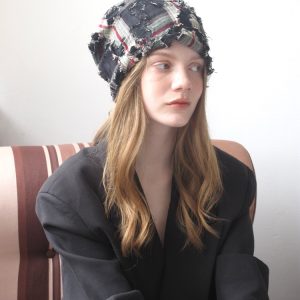 Korean-Style Vintage Distressed Bucket Hat with Holes - Retro Everyday Fashion for a Smaller Face - Cool Lazy Style Accessory