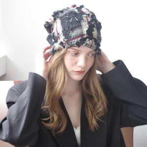 Korean-Style Vintage Distressed Bucket Hat with Holes - Retro Everyday Fashion for a Smaller Face - Cool Lazy Style Accessory