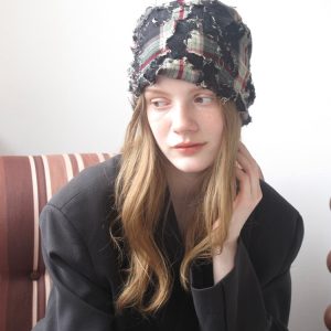 Korean-Style Vintage Distressed Bucket Hat with Holes - Retro Everyday Fashion for a Smaller Face - Cool Lazy Style Accessory