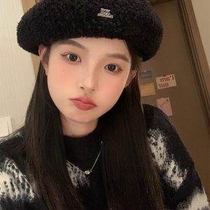 Lambswool Beret Hat for Women - 2023 New Style, Large Head Circumference, Flattering Fit, Versatile Painter Hat, Chic Fashion Accessory