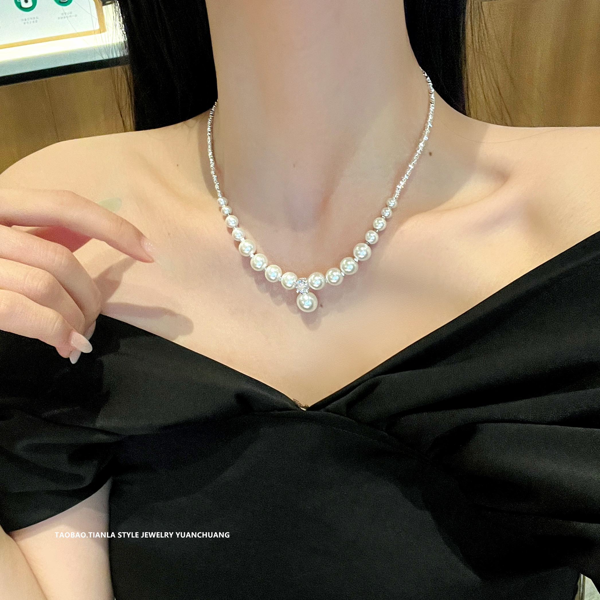 Light Luxury Broken Silver Pearl Necklace for Women - Versatile Clavicle Chain, High-End Niche Design Neck Accessory