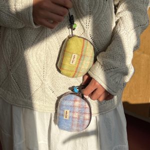 Lime Snow Island Woolen Coin Purse - Cute Plaid Headphone Storage Bag for Stylish Accessory Lovers