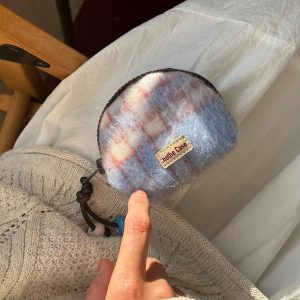 Lime Snow Island Woolen Coin Purse - Cute Plaid Headphone Storage Bag for Stylish Accessory Lovers