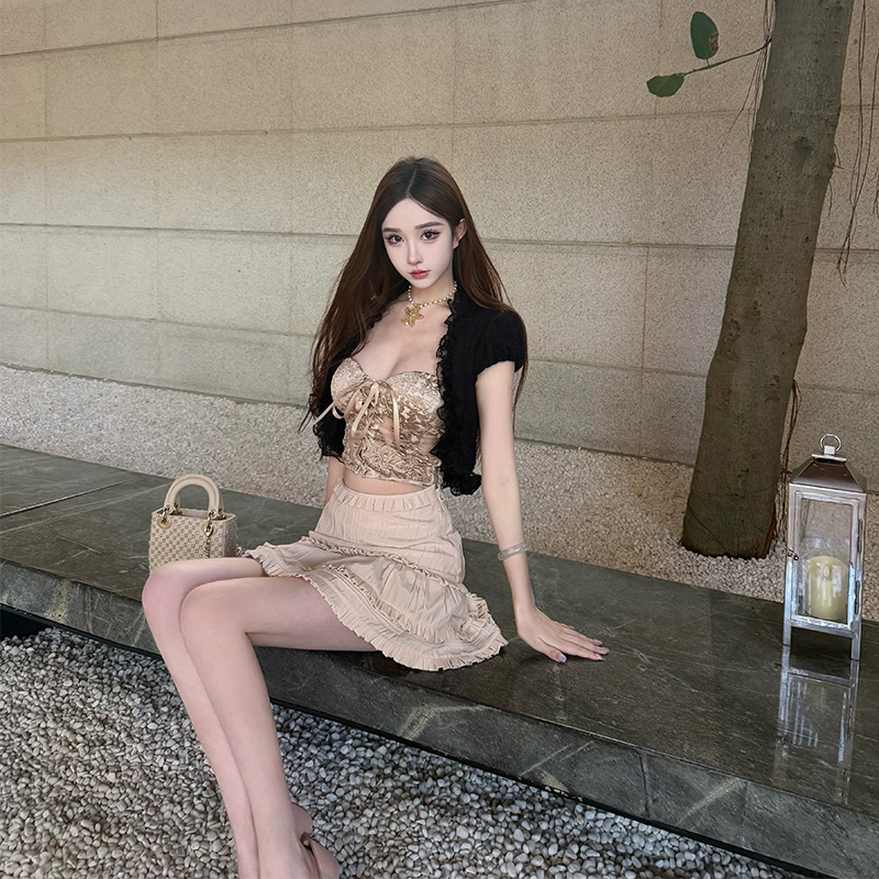 Medieval European Lace Trim Camisole and Skirt Set – Elegant Vintage-Inspired Look for a Chic High-End Feel
