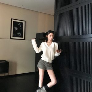Memory Color V-neck Sweater for Women - Winter Pullover, Long Sleeve, Thick Knitted Top, Cozy High-End Style