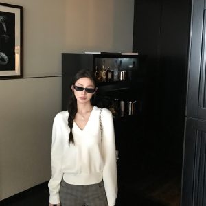 Memory Color V-neck Sweater for Women - Winter Pullover, Long Sleeve, Thick Knitted Top, Cozy High-End Style