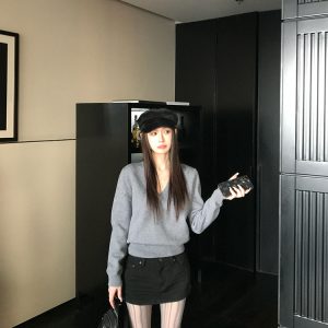 Memory Color V-neck Sweater for Women - Winter Pullover, Long Sleeve, Thick Knitted Top, Cozy High-End Style