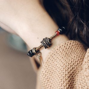 Men's Retro Ebony Bead Circle Bracelet - Trendy Niche Design for Couples, Unique Fashion Accessory