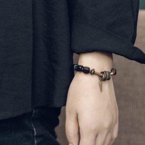 Men's Retro Ebony Bead Circle Bracelet - Trendy Niche Design for Couples, Unique Fashion Accessory