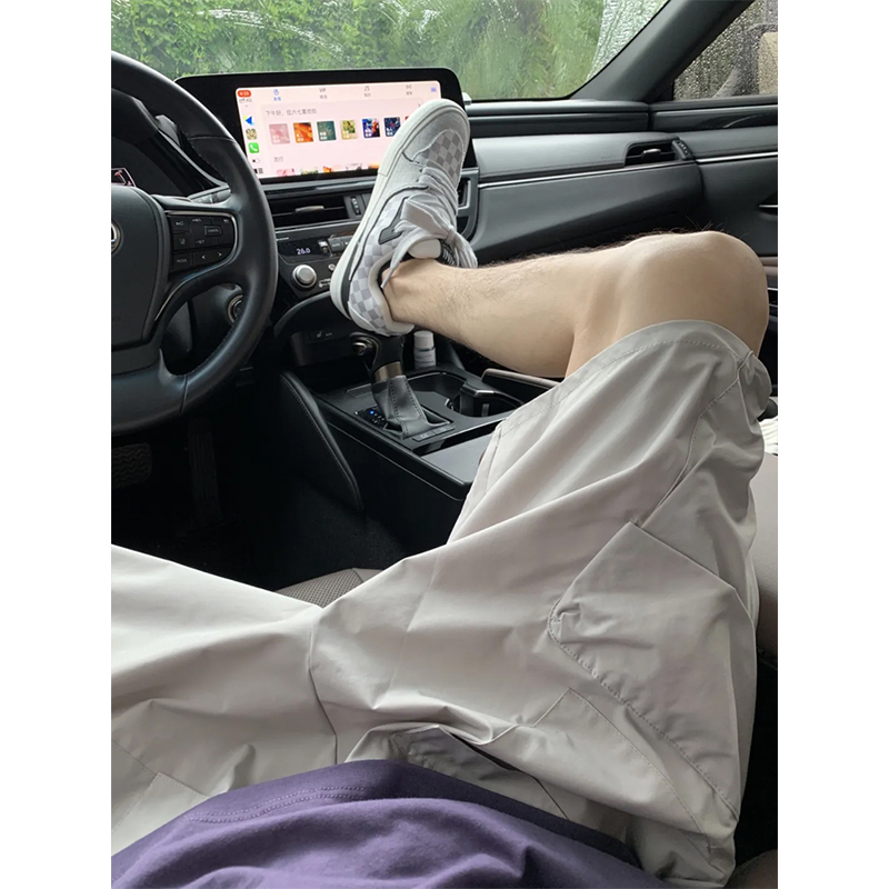 Men's Summer Thin Ice Silk Casual Shorts, Loose Trendy Beach Pants with Functional Pleats, American Style Five-Point Shorts for Warm Weather