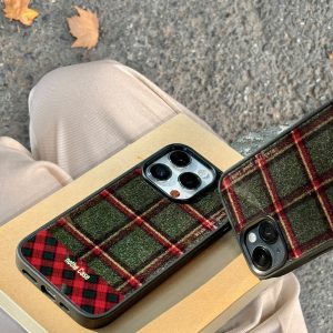 Minimalist Black Edge Plaid Anti-Fall Christmas Phone Case for iPhone 15 Pro Max – High-End Autumn/Winter Style