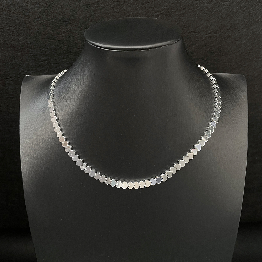 Minimalist Black Heart-Shaped Stone Necklace for Women, Clavicle Chain, Elegant Light Luxury Summer Accessory