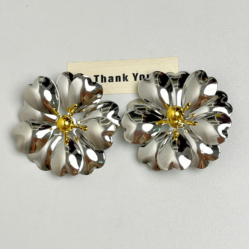 Minimalist Cold-Style Large Flower Earrings for Women - Exaggerated Metal Design, High-End Light Luxury Autumn/Winter Ear Studs