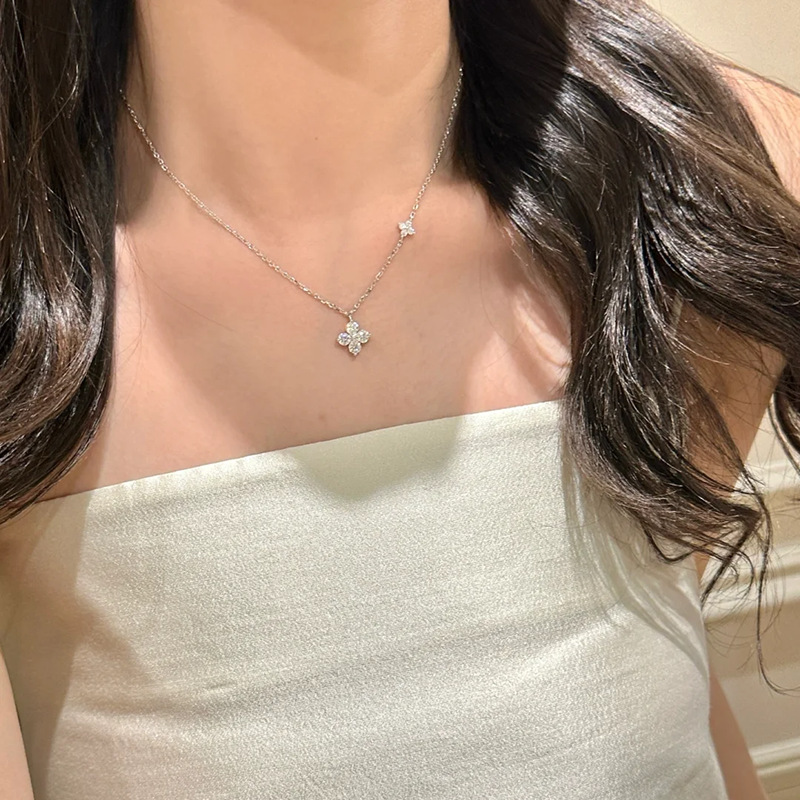 Minimalist Four-Leaf Flower Pendant Necklace with Sparkling Zircon for Women - Versatile 2025 Style, Elegant Fashion Accessory