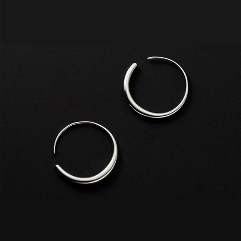 Minimalist Geometric Hoop Earrings for Women - Elegant Niche Design, Modern Fashion Accessory, Chic Style, Perfect for Everyday Wear