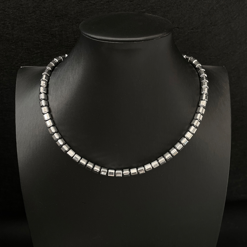 Minimalist Hip-Hop Clavicle Chain Necklace for Women - Light Luxury Personalized Accessory, Trendy High-End Design