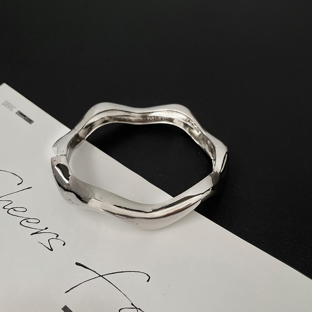 Minimalist Irregular Opening Bracelet for Women - High-End Light Luxury Versatile Accessory
