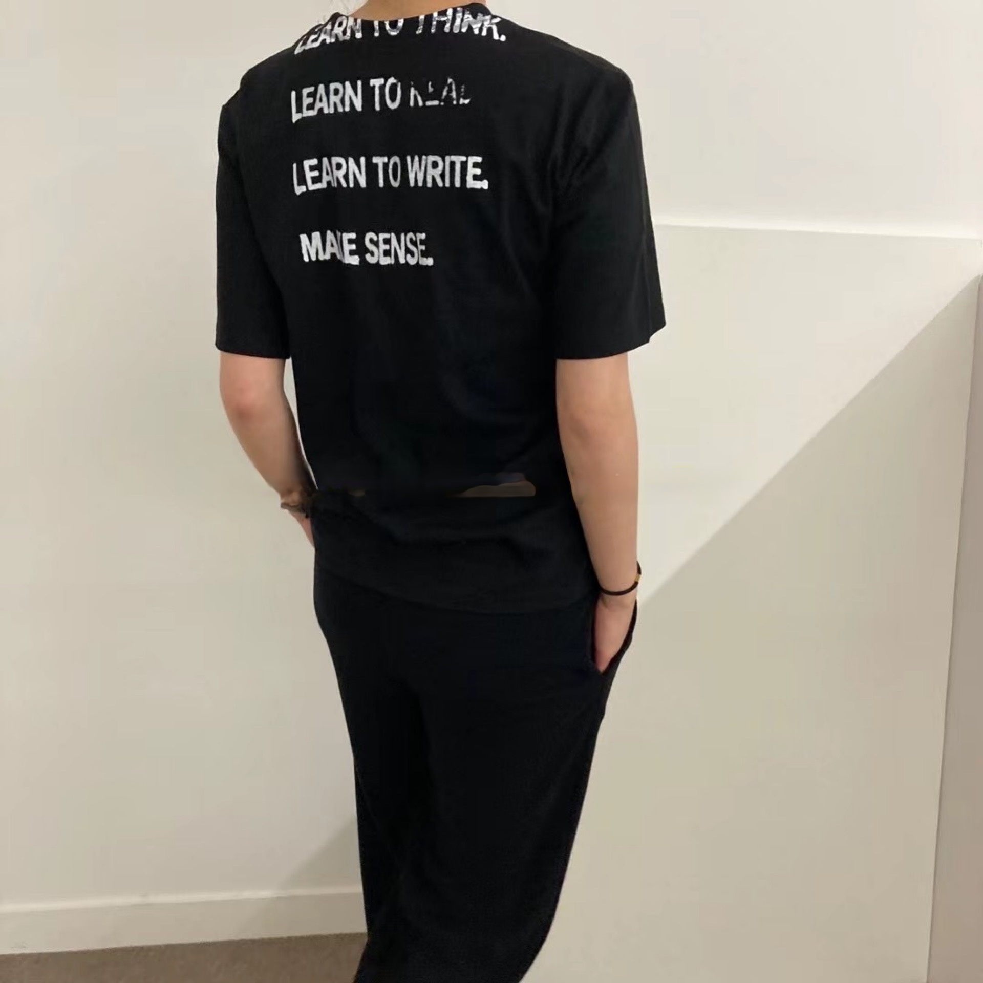 Minimalist Korean Style Round Neck Short Sleeve T-Shirt with Incomplete Print – Unique Summer Fashion Essential