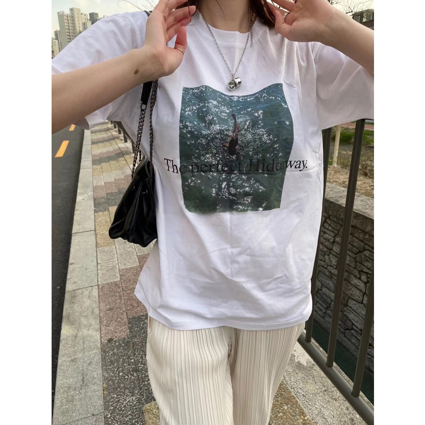Minimalist Korean Style Summer T-Shirt for Women - Unique Seawater Photo Print, Round Neck, Loose Short Sleeve
