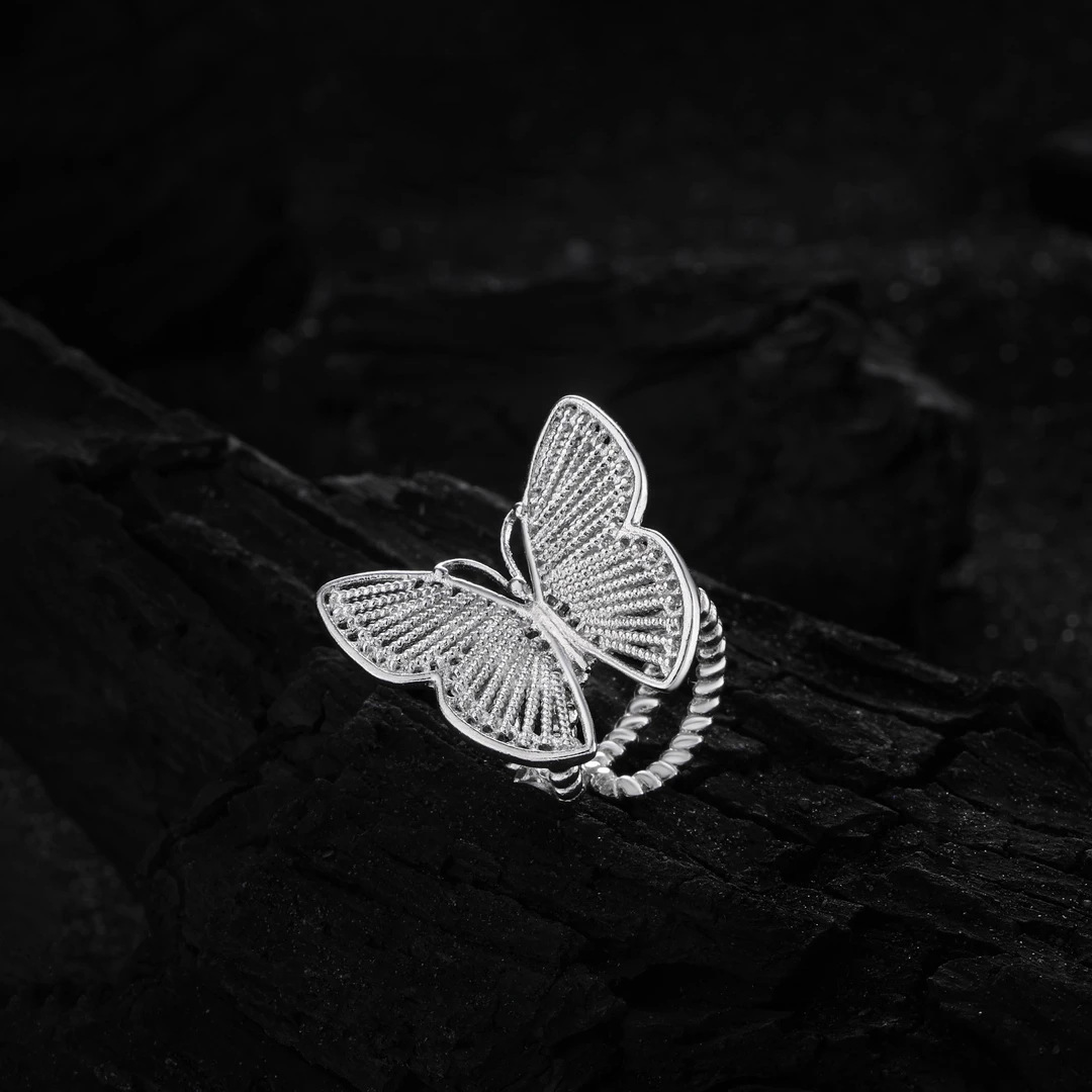 Minimalist Small Floral Wire Butterfly Ear Cuff - 2025 New High-End Light Luxury Versatile Earrings for Women