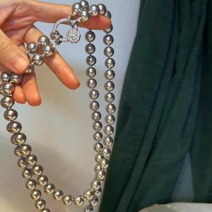 Multi-Wear Round Hoop Double-Layer Pearl Charm Collar Necklace - Elegant French Style Jewelry for Versatile Fashion Looks