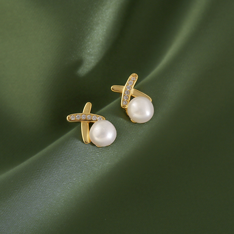 Natural Freshwater Pearl Stud Earrings in S925 Silver - Simple, Elegant Design for Women - High-End Summer Accessory