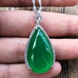 Natural Ice-Type Green Chalcedony Water Droplet Necklace - Jade-Colored Agate Gemstone, Boho Chic Jewelry, Nature-Inspired Accessory
