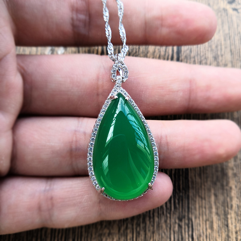 Natural Ice-Type Green Chalcedony Water Droplet Necklace - Jade-Colored Agate Gemstone, Boho Chic Jewelry, Nature-Inspired Accessory