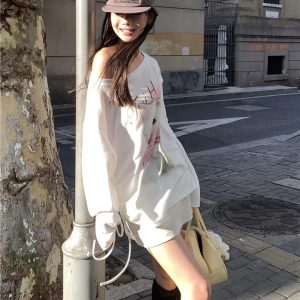 Off-Shoulder Cat Print T-Shirt for Women - Vintage Style, Loose Fit, Slimming Asymmetrical Top for Autumn, Trendy Niche Fashion