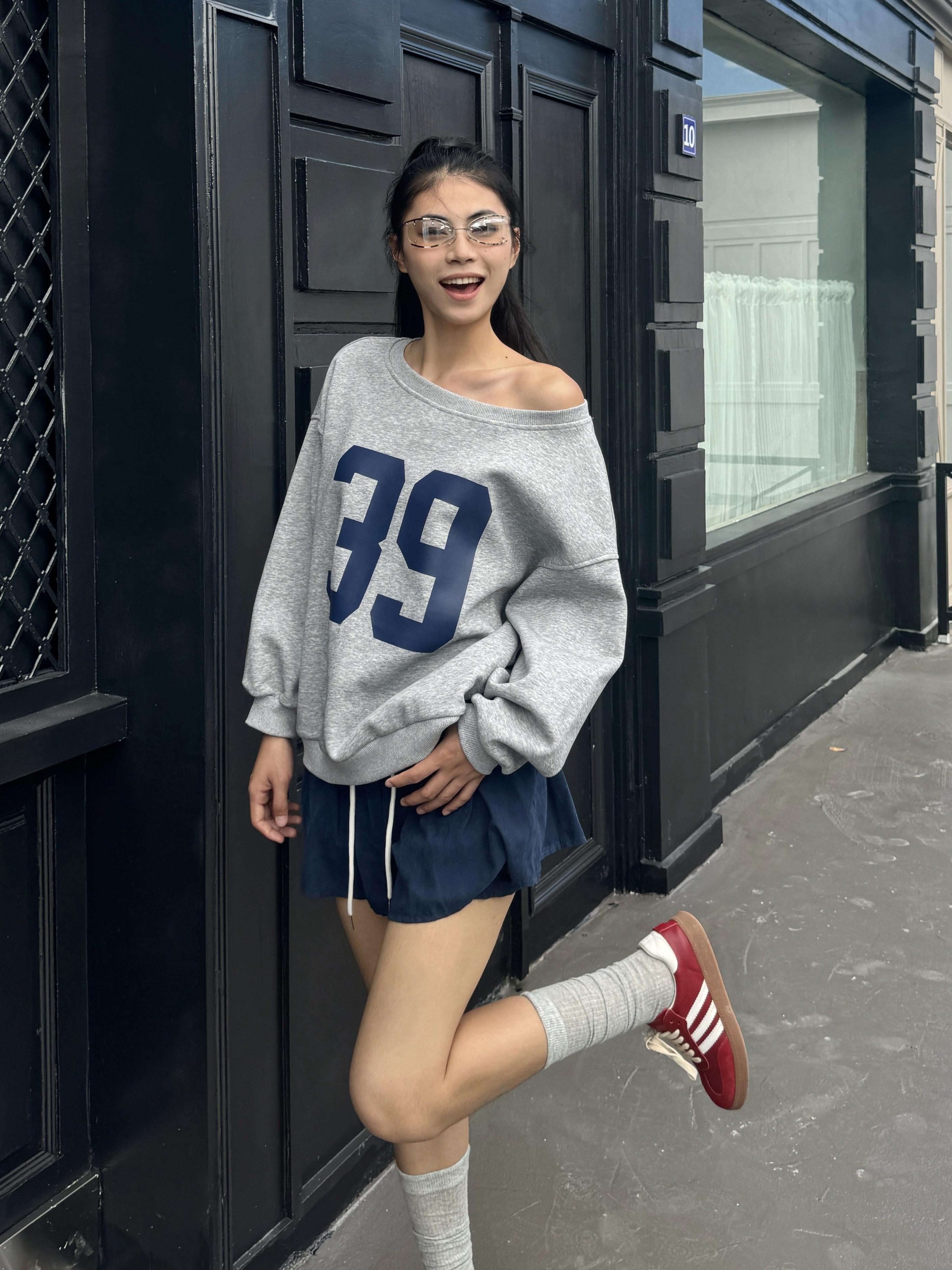 Off-Shoulder Long Sleeve Sweatshirt - Spicy Girl Street Style, Casual Loose Fit Top for Autumn, Trendy American Fashion