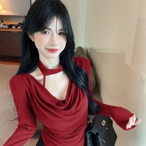 One-Shoulder Off-the-Shoulder Slim-Fit Top for Women, Trendy Hanging Neck Design, Flattering Style, Perfect for Y2K and Night Out Looks