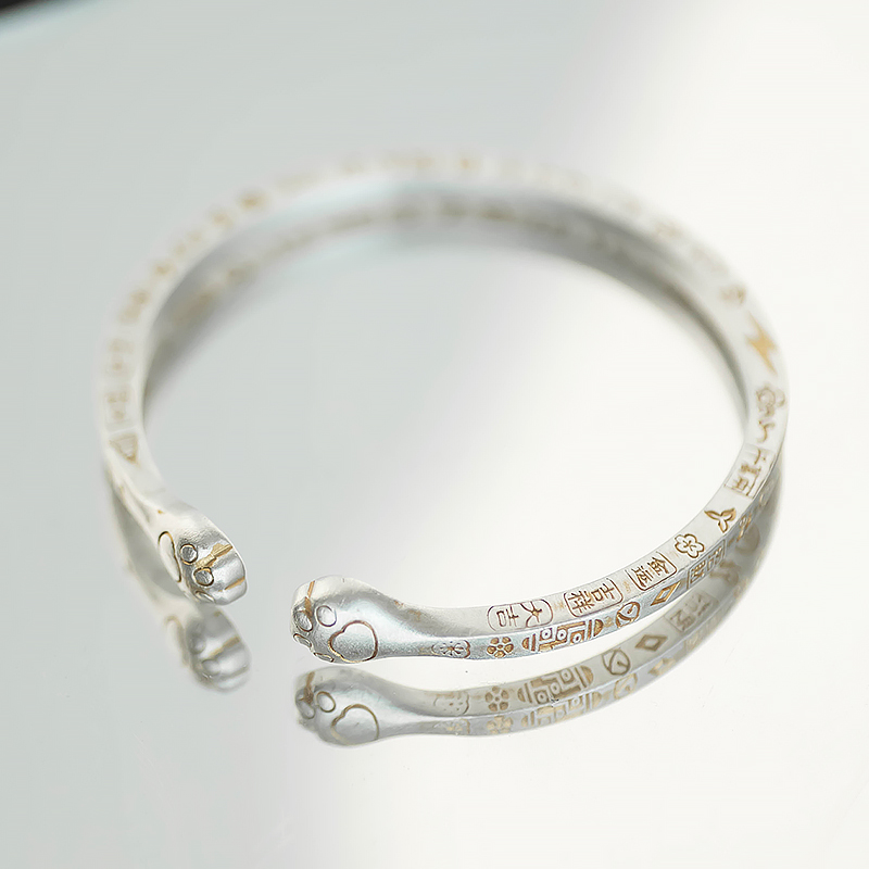 Open Bracelet with Lucky Cat Paw Design in 999 Silver and Gold Detailing - Trendy Chinese Style Gift for Girlfriend or Mom